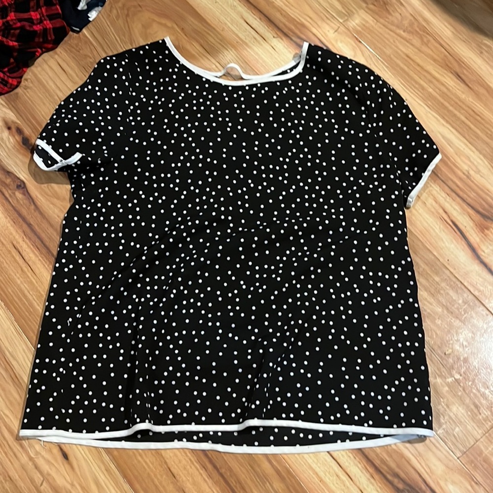 SHEIN t shirt black with white polka dots